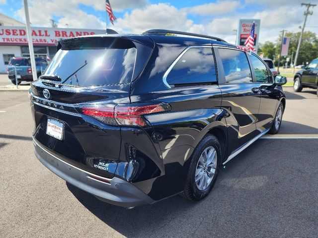 2021 Toyota Sienna XLE