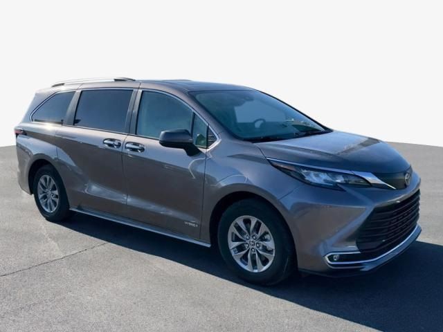 2021 Toyota Sienna XLE