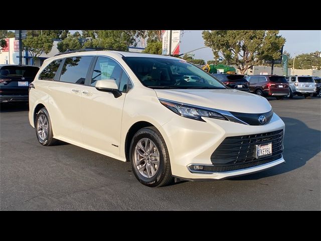 2021 Toyota Sienna XLE