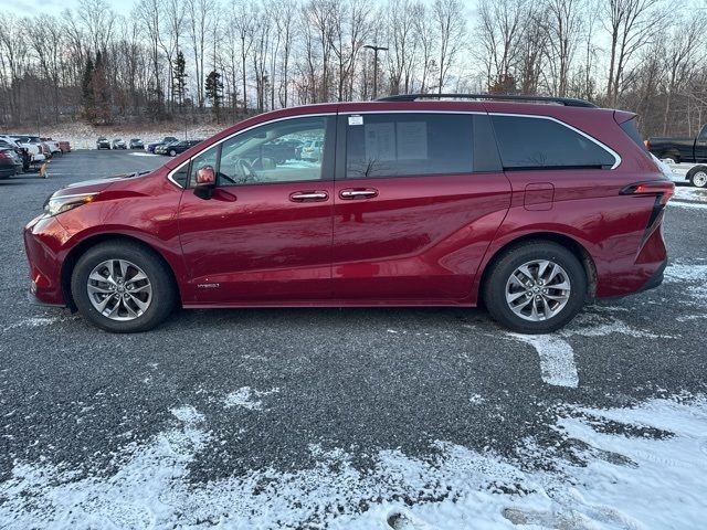 2021 Toyota Sienna XLE