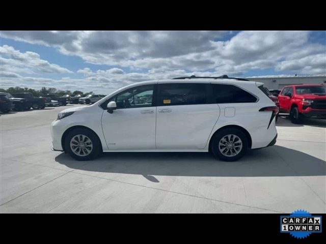 2021 Toyota Sienna XLE