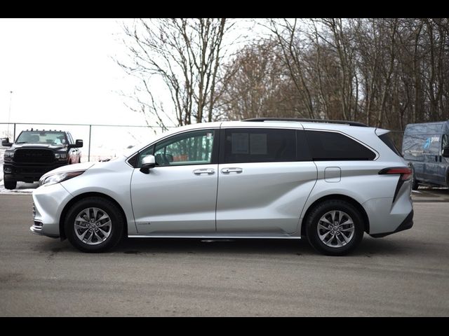 2021 Toyota Sienna XLE