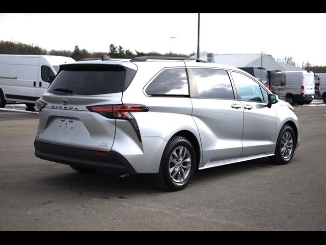 2021 Toyota Sienna XLE