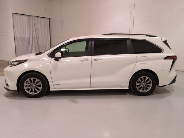 2021 Toyota Sienna XLE