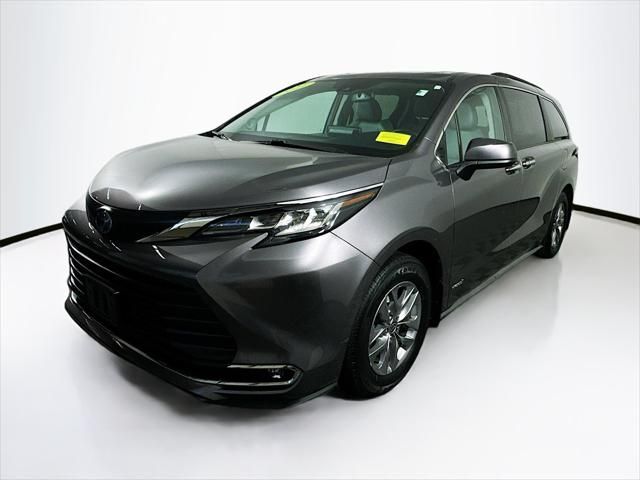 2021 Toyota Sienna XLE