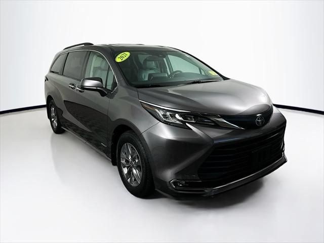 2021 Toyota Sienna XLE