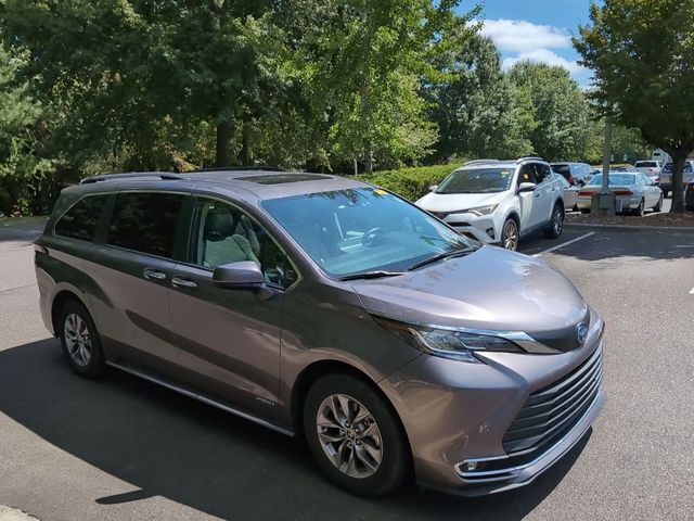 2021 Toyota Sienna XLE