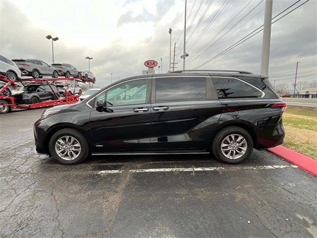 2021 Toyota Sienna XLE