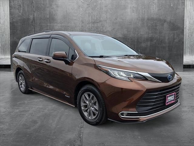 2021 Toyota Sienna XLE