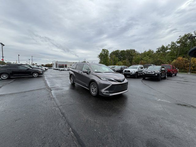 2021 Toyota Sienna XLE