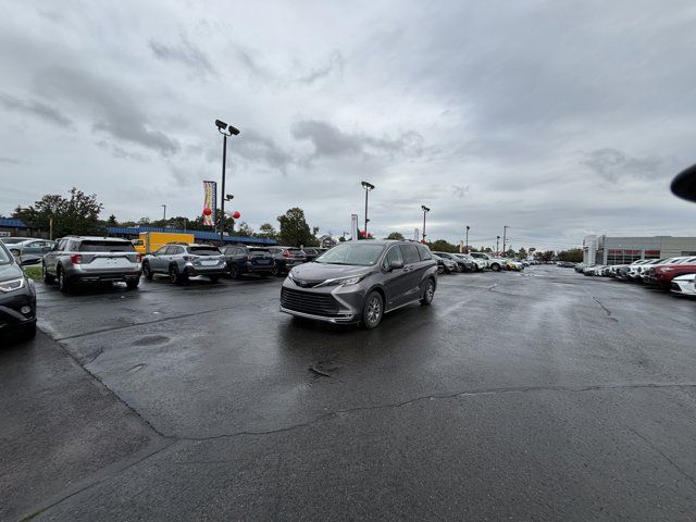 2021 Toyota Sienna XLE