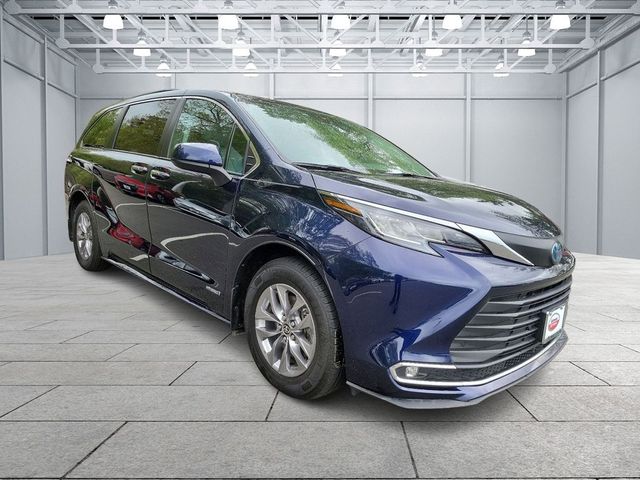 2021 Toyota Sienna XLE