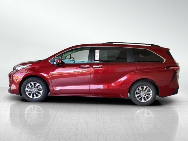 2021 Toyota Sienna XLE