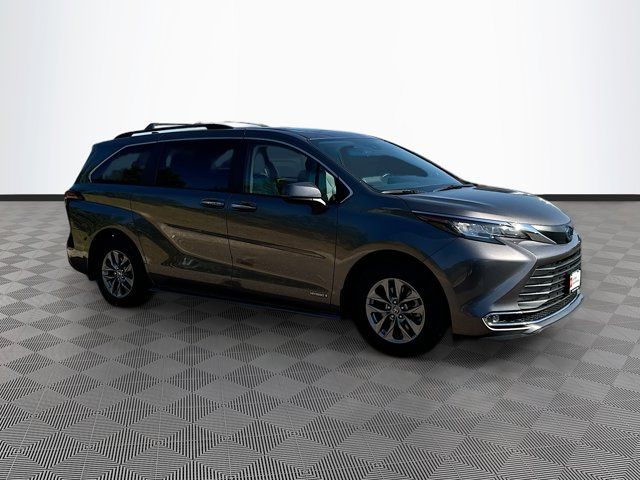 2021 Toyota Sienna XLE