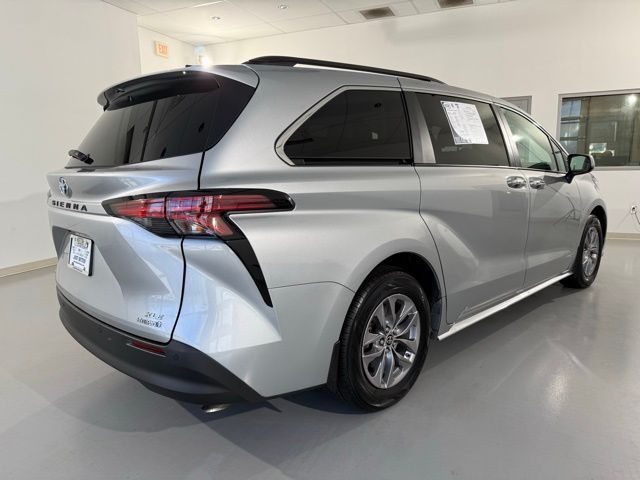 2021 Toyota Sienna XLE