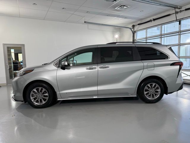 2021 Toyota Sienna XLE