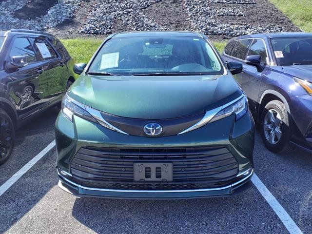 2021 Toyota Sienna XLE