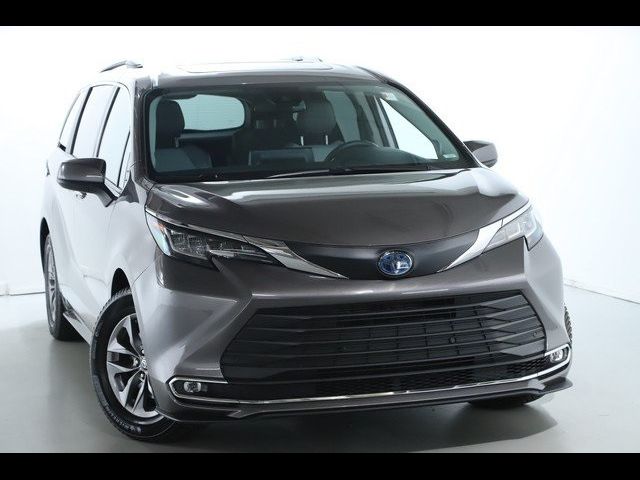 2021 Toyota Sienna XLE