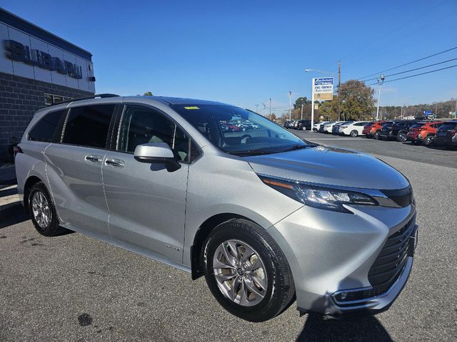 2021 Toyota Sienna XLE