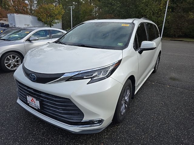 2021 Toyota Sienna XLE