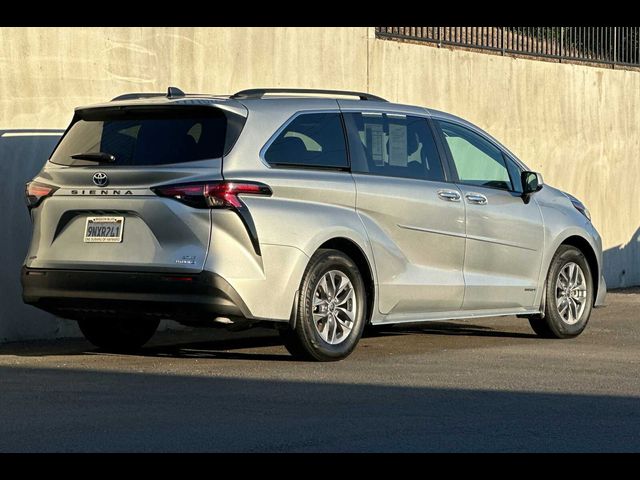 2021 Toyota Sienna XLE