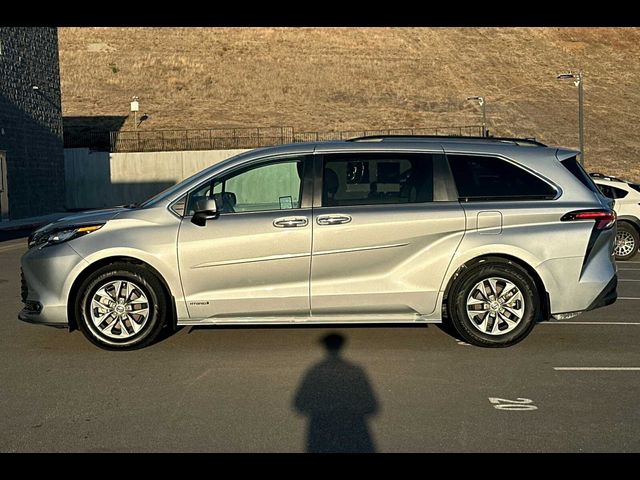 2021 Toyota Sienna XLE