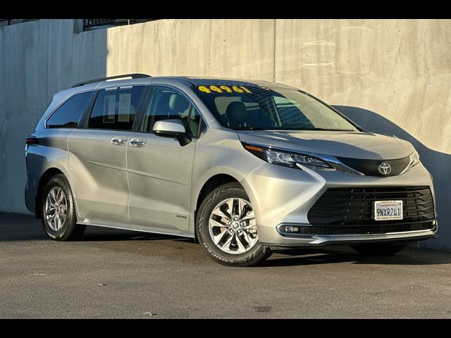 2021 Toyota Sienna XLE