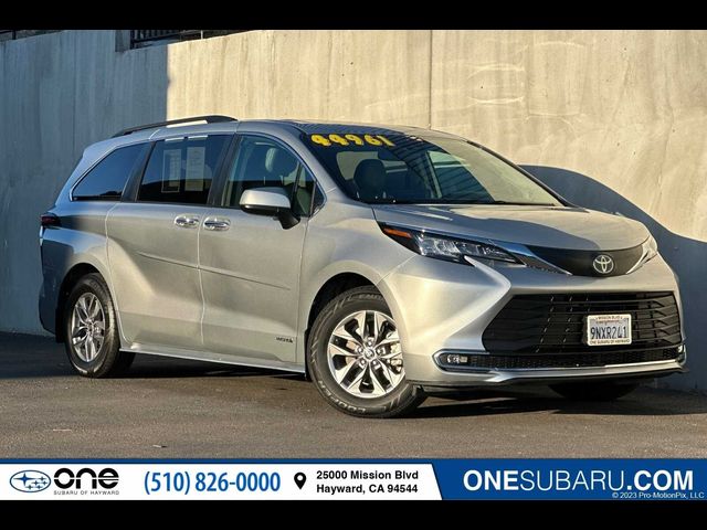 2021 Toyota Sienna XLE