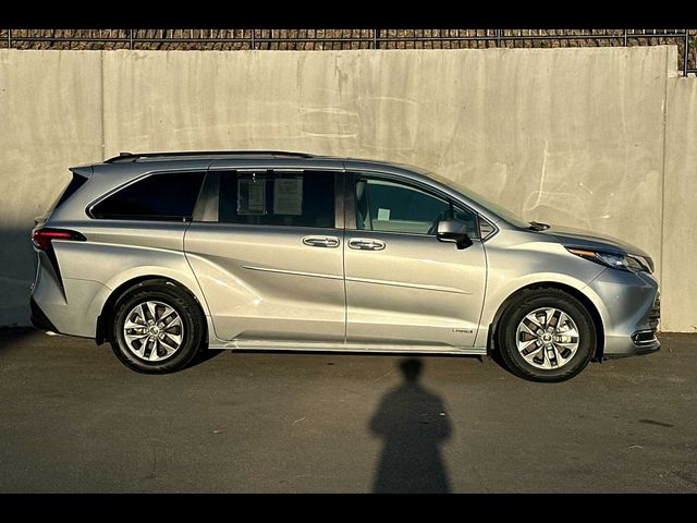 2021 Toyota Sienna XLE