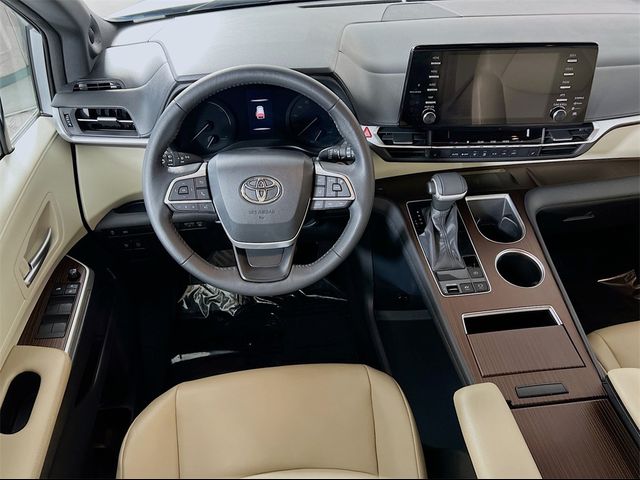 2021 Toyota Sienna XLE