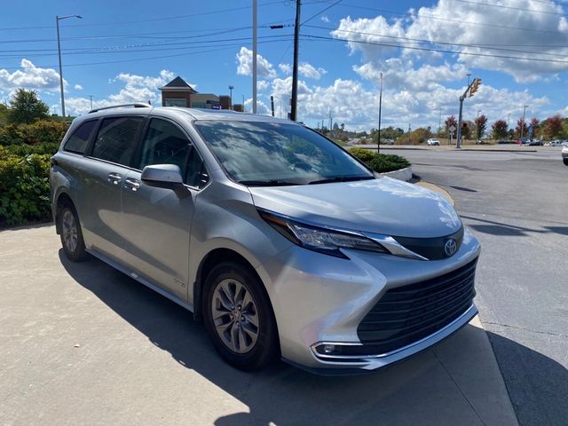 2021 Toyota Sienna XLE