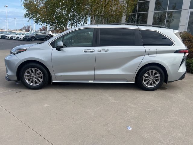 2021 Toyota Sienna XLE