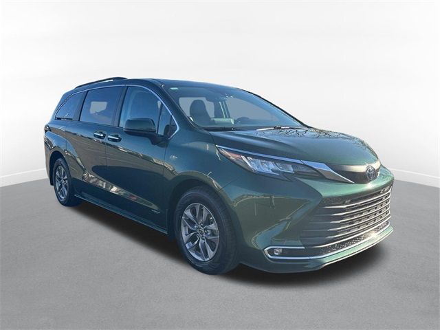 2021 Toyota Sienna XLE