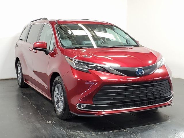 2021 Toyota Sienna XLE