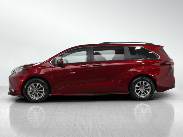 2021 Toyota Sienna XLE