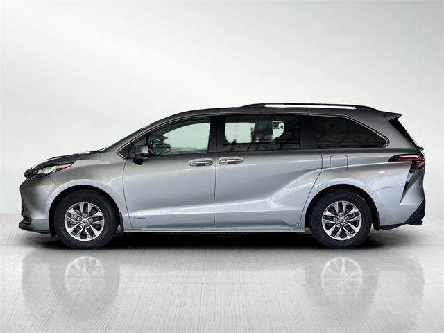2021 Toyota Sienna XLE