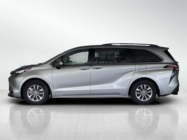 2021 Toyota Sienna XLE