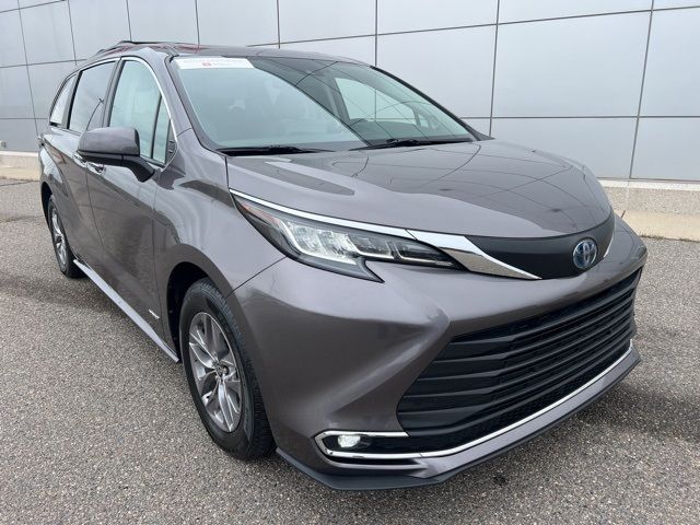 2021 Toyota Sienna XLE