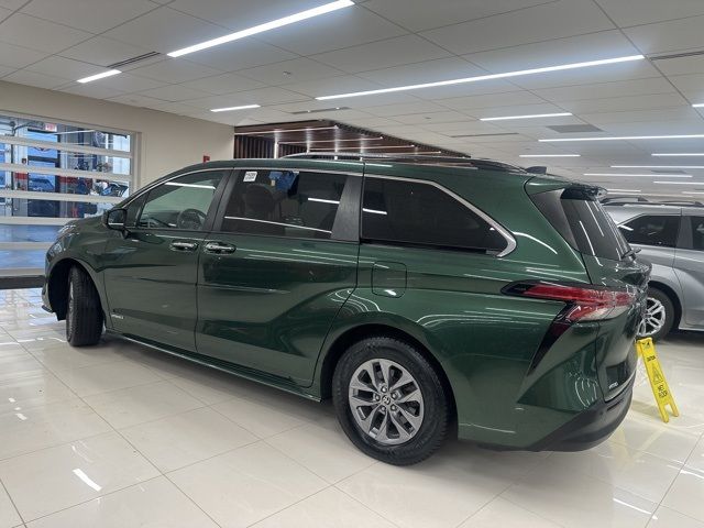 2021 Toyota Sienna XLE