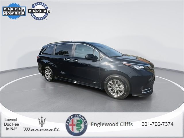 2021 Toyota Sienna XLE