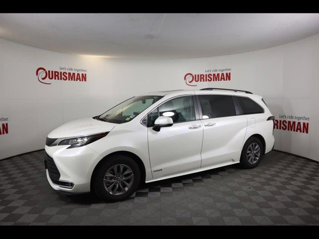 2021 Toyota Sienna XLE