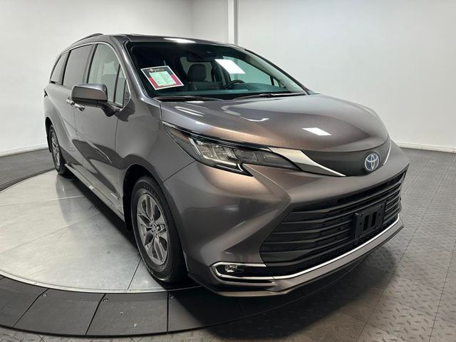 2021 Toyota Sienna XLE