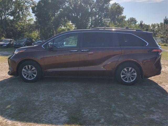 2021 Toyota Sienna XLE