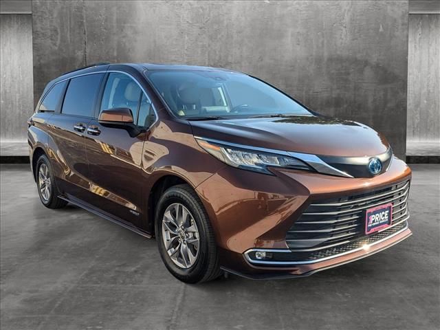 2021 Toyota Sienna XLE