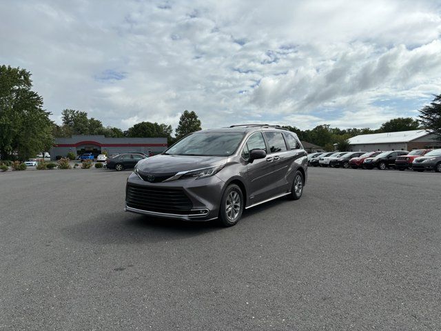 2021 Toyota Sienna XLE