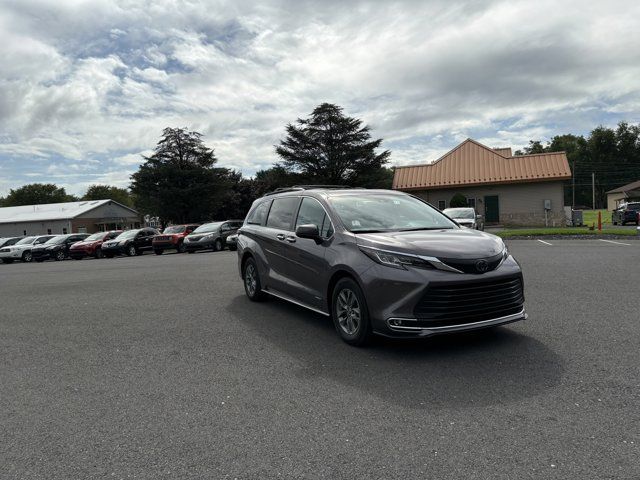 2021 Toyota Sienna XLE