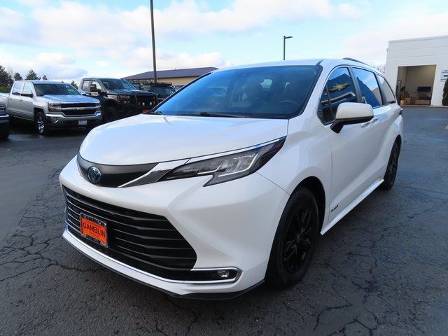 2021 Toyota Sienna XLE