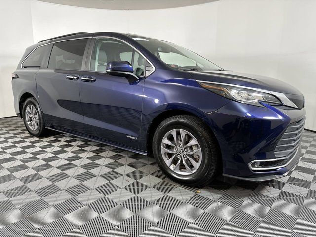 2021 Toyota Sienna XLE