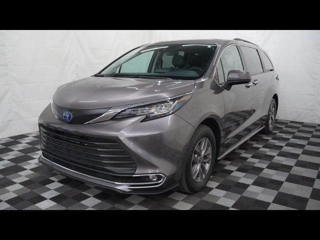 2021 Toyota Sienna XLE