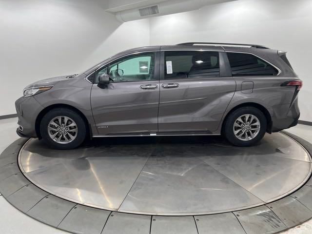 2021 Toyota Sienna XLE